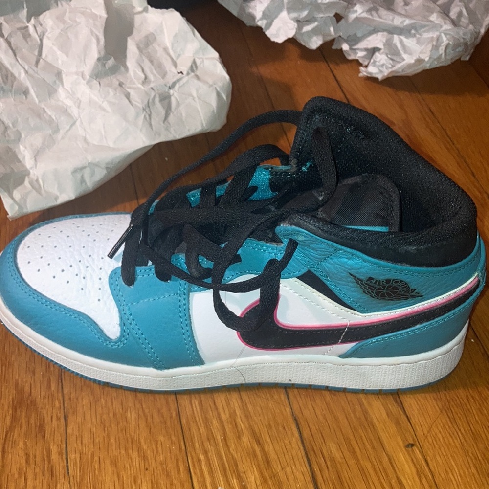 Must Go‼️ Unisex Like New Jordan 1 South Beach. Read Description Below👇 - Picture 2 of 9